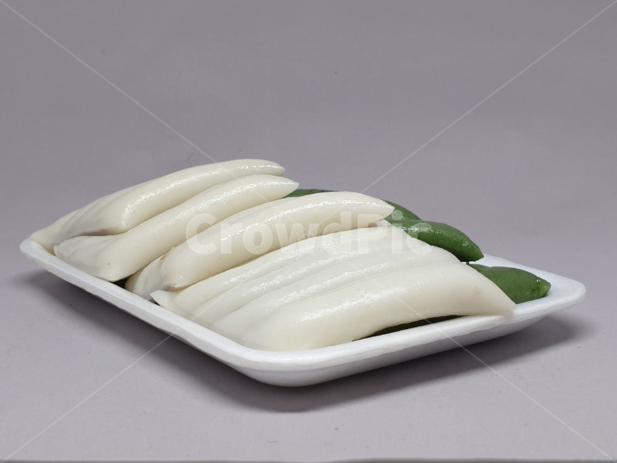 떡,절편,쑥떡,송편,tteok,ricecake,고유음식,스티로품,포장,군것질,food,먹는거,먹는것,한국전통,전통,명절,사물,오브젝트,object,음식,한국음식,명절음식,전통음식,식사대용,간식,디저트,후식,음식,식재료,요리,food,cook,meal,dishes,food reserves