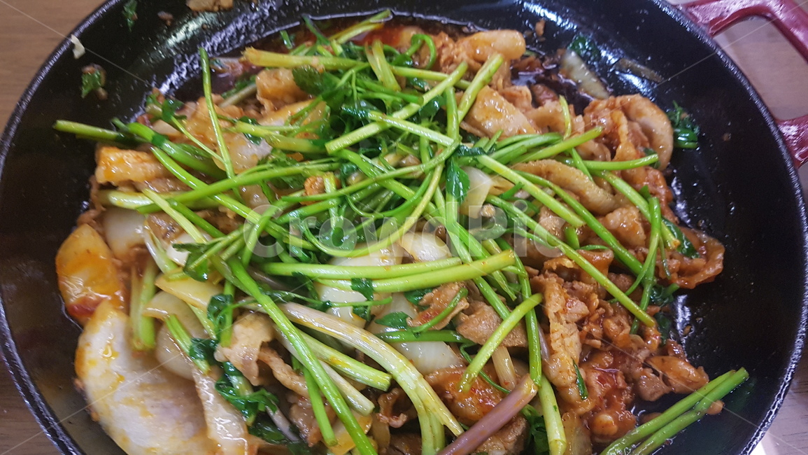 plant,식물,food,삼겹신,미나리,미나리제육볶음