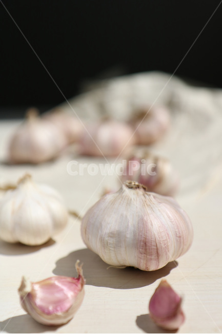 사진,마늘,야채,채소,햇마늘,나무,원목,질감,재질,빈티지,육쪽마늘,깐마늘,패브릭,갈릭,통마늘,재료,식자재,텍스처,garlic,wholegarlic,vegetable,food,wood,texture,음식,식재료,요리,food,cook,meal,dishes,food reserves,채소,야채,vegetables