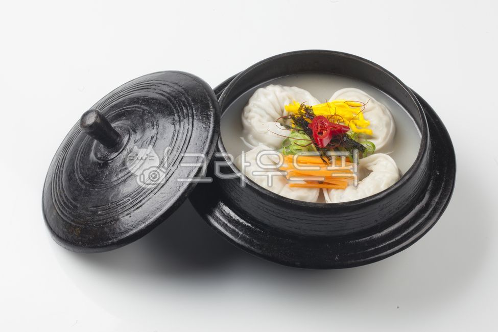 Tteokguk,tteokmanduguk,manduguk,mandu,garaetteok,gomyeong,seol food,holiday food,seolnal food,cooking