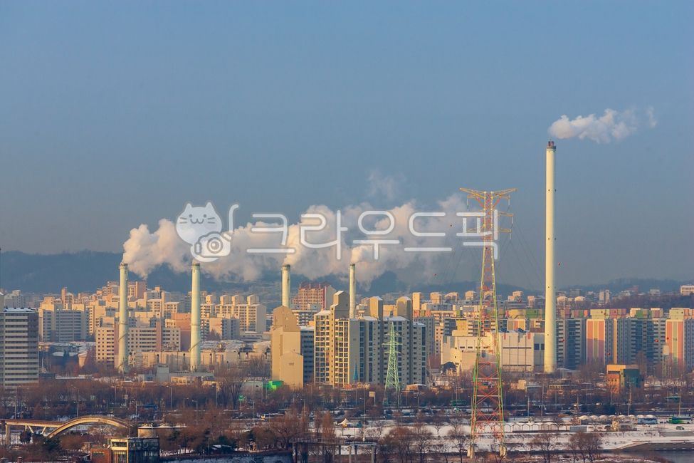 매연,공해,환경오염,대기오염,미세먼지,이산화탄소,탄소배출,발전소,굴뚝,연기,수증기,지구온난화,연무,공장,발전,화학,산업,pollution,오염,cityscape,도시경관,송전탑