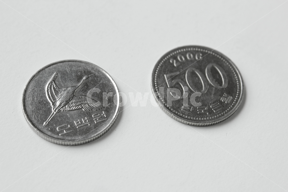 한국,동전,금융,한국동전,돈,money,coin,korea,500원,500,흰배경,금속,실버,은색,koreacoin,metal,banking,cash,won,금융,돈,finance,banking,money,연출,컨셉,콘셉,direction,concept