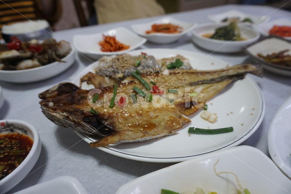 음식,생선,정식,모듬구이,구이,생선구이,반찬,food,fish,grilledfish,backedfish,fishshop,restaurant,side,sidedish,bowl,dish,plate,그릇,양념,음식,식재료,요리,food,cook,meal,dishes,food reserves,한식,한국음식,한국요리,korean food,korean dishes,korean meal,korean cook