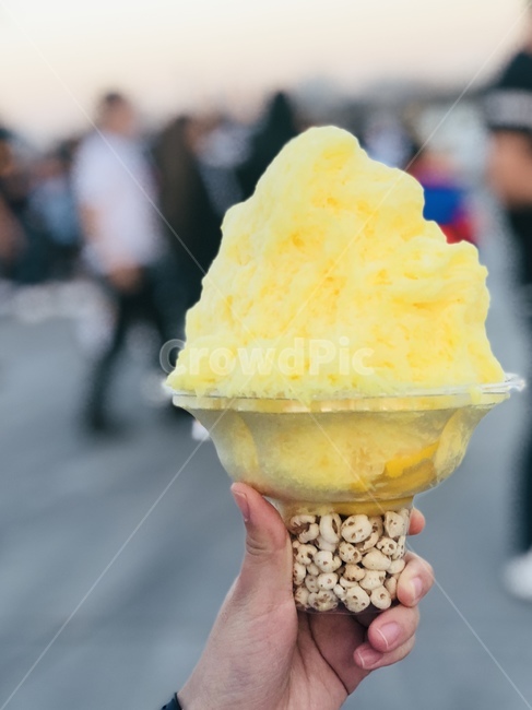 Pineapple shaved ice,corn,creme,cream,Its a lie,food,icecream,shaved ice,puffing,ice cream,pineapple,dessert,person,mini shaved ice,human