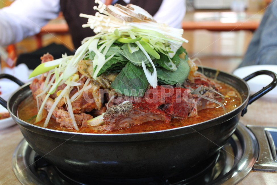 음식,찌개,감자탕,음식점,국물,음식,식재료,요리,food,cook,meal,dishes,food reserves,한식,한국음식,한국요리,korean food,korean dishes,korean meal,korean cook