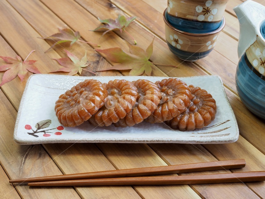 한국음식,식품,한식,한국문화,한국,배경,음식문화,웰빙,문화,아시아,아시아음식,접시,전통,설날,추석,음식,추석음식,설날음식,명절,명절음식,떡,koreanfood,korea,koreanculture,food,background,foodculture,wellbeing,culture,asia,asianfood,dish,tradition,ricecake,한국과자,전통과자,과자,한과,한국전통과자,쌀과자,간식,후식,스낵,가을,단풍잎,약과,음식,식재료,요리,food,cook,meal,dishes,food reserves,한식,한국음식,한국요리,korean food,korean dishes,korean meal,korean cook,디저트,간식,후식,dessert,snack,연출,컨셉,콘셉,direction,concept