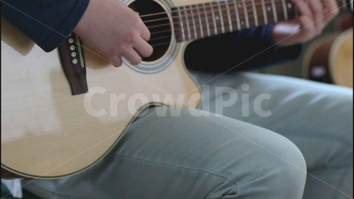 기타,통기타,연주,음악,밴드,사람,인물,인간,human,person,악기,음향기기,musical instrument,musical equipment