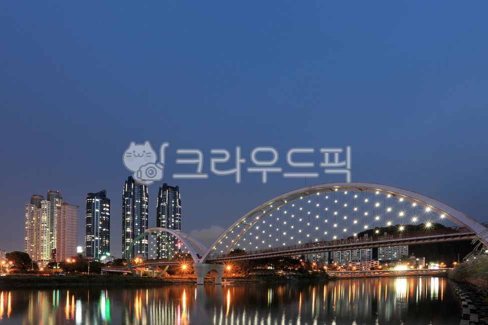 태화강,야경,다리,십리대밭교,강,울산,아파트,고층,고층아파트,빌딩,고층빌딩,풍경,불빛,반영,조명,교량,도시,도심,도시풍경,도시야경,하늘,배경,백그라운드,저녁,밤,남구,울산광역시