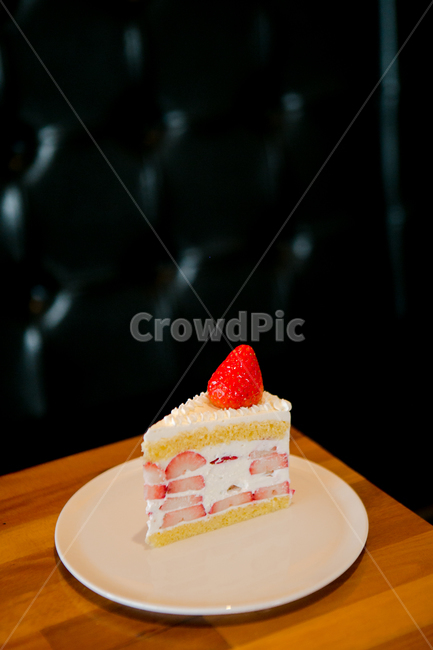 딸기,케익,딸기케익,조각케익,카페,빵,음식,food,디저트,dessert,과일,음식,식재료,요리,food,cook,meal,dishes,food reserves,디저트,간식,후식,dessert,snack