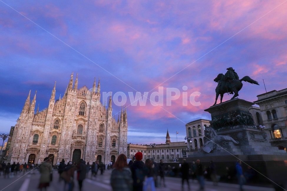 밀라노,이탈리아,두오모,성당,milan,duomo,italy,랜드마크,해외,외국,세계,종교,신앙,건축물,건물,건물외관,landmark,touristattraction,foreign,religion,belief,faith,structure
