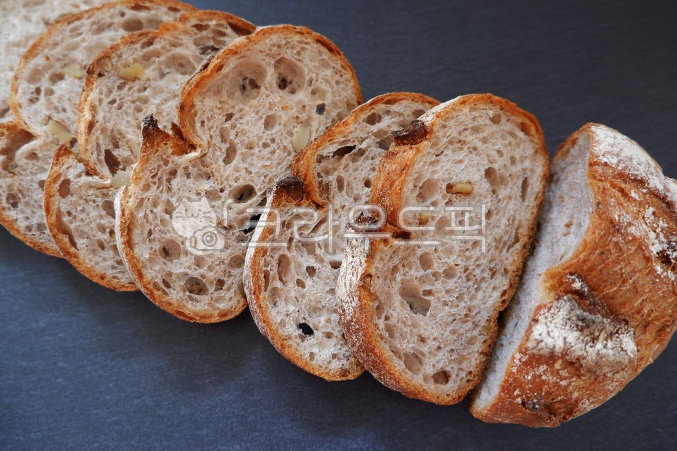 bread,Italian,Breakfast,bakery,piece of bread,food,French bread,baking,sliced,nuts,French food,flour,healthy food,diet,breakfast
