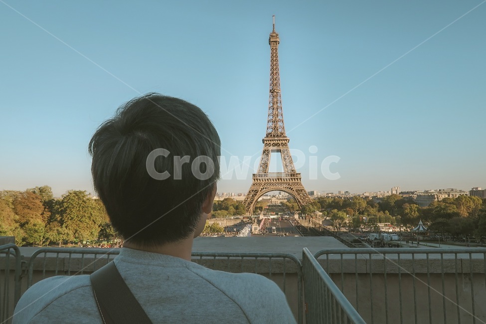 에펠탑,프랑스,파리,유럽,여행,랜드마크,landmark,tourist attraction,해외,외국,세계,foreign,oversea,world,세계랜드마크,해외랜드마크,외국랜드마크,world landmark,world tourist attraction,사람,인물,인간,human,person,남성,남자,man,male,building,건물,architecture,건축물,tower,탑,spire,첨탑,steeple,뾰족한 탑