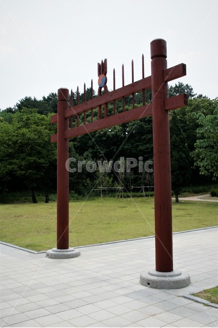 전통,홍살문,나무,건축물,출입문,한국전통,한국문화,korean traditional,korean culture,건축물,건물외관,exterior,building,structure,architecture,construction