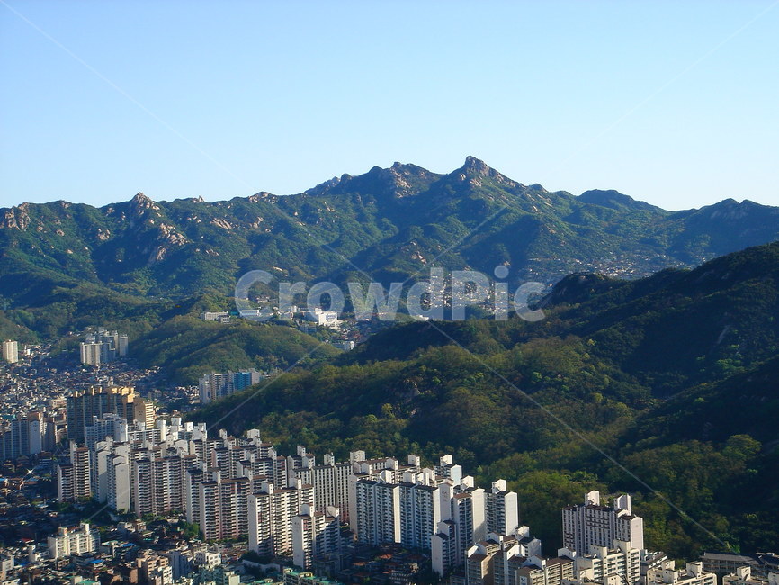 산,하늘,아파트,건물,도시,도심,공존