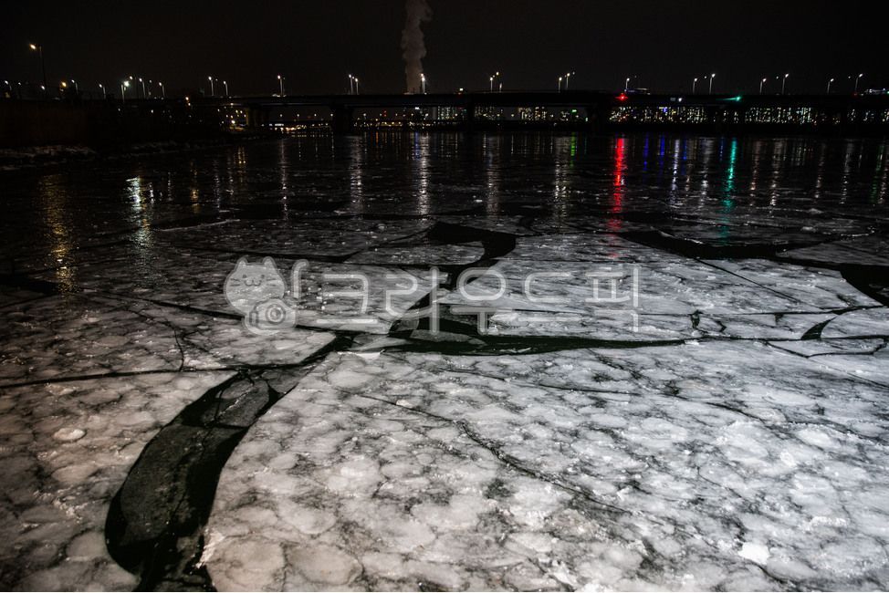 한파,얼어붙은,한강,한강다리,얼음,강물,서울,coldwave,frozen,hanriver,hanriverbridge,ice,riverwater,seoul