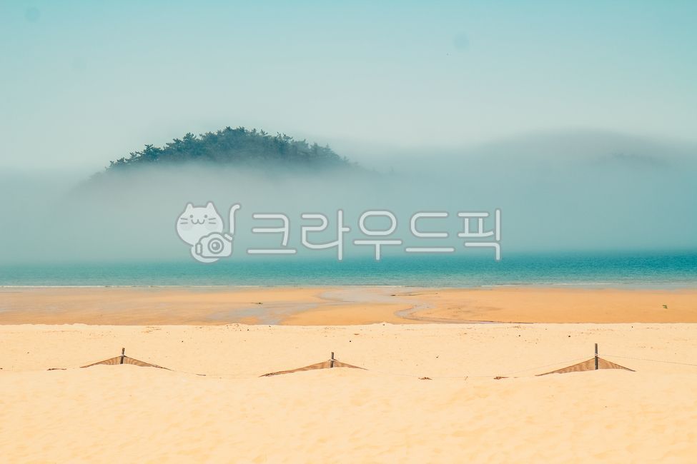 바다,푸른바다,방파제,안개,안개바다,모래사장,해수욕장