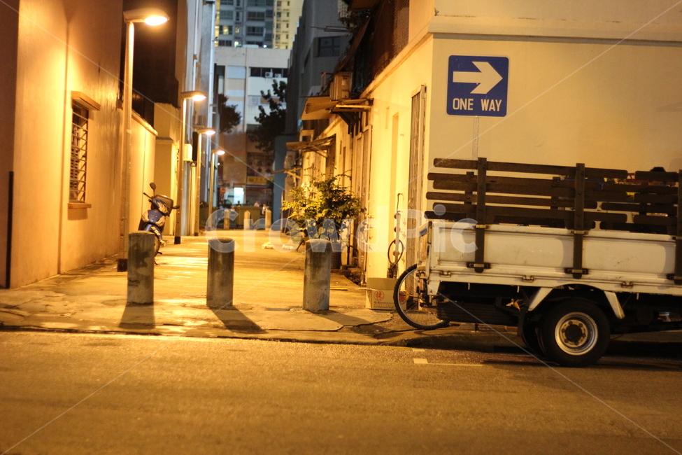 싱가포르,싱가폴,sinpapore,야경,nightsight,동네,한적,야경,밤,풍경,nightscape,night,landscape,골목길,alley,truck,트럭,transportation,교통,vehicle,차량