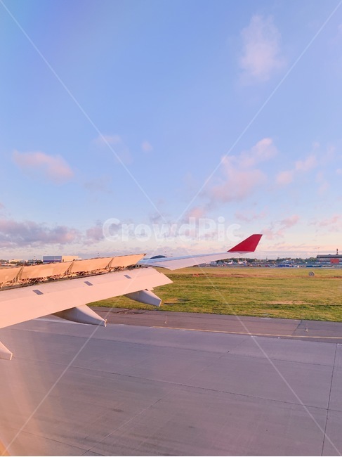 비행기,airport,공항,이륙,창가,날개,화창,하늘,활주로