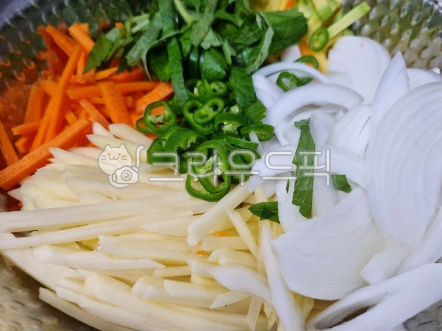 양파,고추,매운고추,감자,깻잎,당근,호박,애호박,onion,chili,redpepper,hotpepper,cayennepepper,potato,whitepotato,reductionofcapital,sesameleaf,perillaleaf,carrot,pumpkin,amber,zucchini,youngpumpkin,youngsquash,쥬키니호박,juicypumpkin,jukini,식재료,요리재료,음식재료,foodstuff,cookingmaterial,foodmaterial