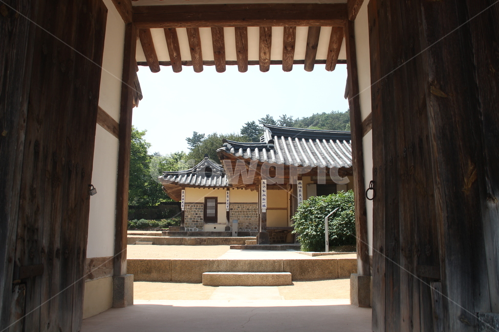 추사고택,추사,고택,한국고택,한국전통가옥,한국전통건축,목조건축,건축,기와,담장,예산,한국,chusaoldhouse,chusa,oldhouse,koreanoldhouse,koreantraditionalhouse,koreantraditionalarchitecture,woodenarchitecture,architecture,rooftile,wall,yesan,korea,한국전통,한국문화,korean traditional,korean culture,건축물,건물외관,exterior,building,structure,architecture,construction