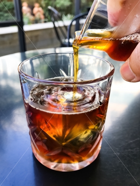 커피,드립커피,파문,드립,카페,cafe,coffee,컵,유리컵,사람,인물,인간,human,person,커피,카페,coffee,cafe