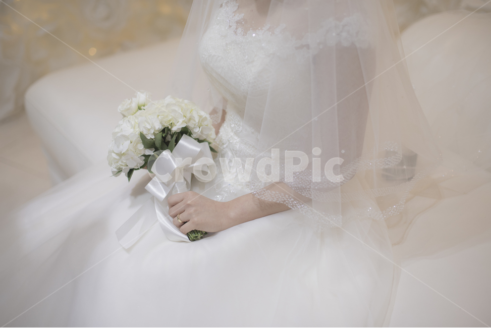 신부,신부사진,웨딩사진,부케사진,결혼사진,신부대기실,결혼식전,결혼,웨딩,부케,기대림,설레임,깨끗함,하얗,화이트,순백,wedding,white,감성,감성사진,셀프웨딩,사람,인물,인간,human,person,신체일부,몸,body,여성,여자,woman,female,lady,결혼,혼례,웨딩,wedding,marriage,marry,기념일,축하,anniversary,congratulation,celebrate,celebration