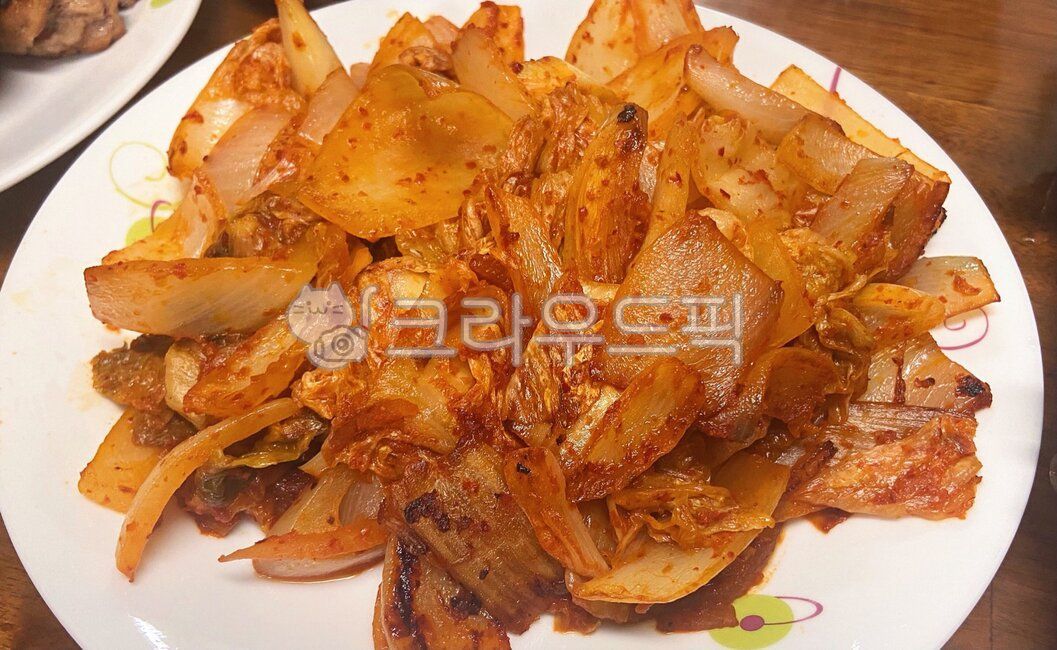 김치양파볶음,볶음,양파,김치,묵은지,배추김치,돼지기름양파볶음,돼지기름김치볶음,음식,요리,식사,식재료,meal,food,dish,cook,볶음요리