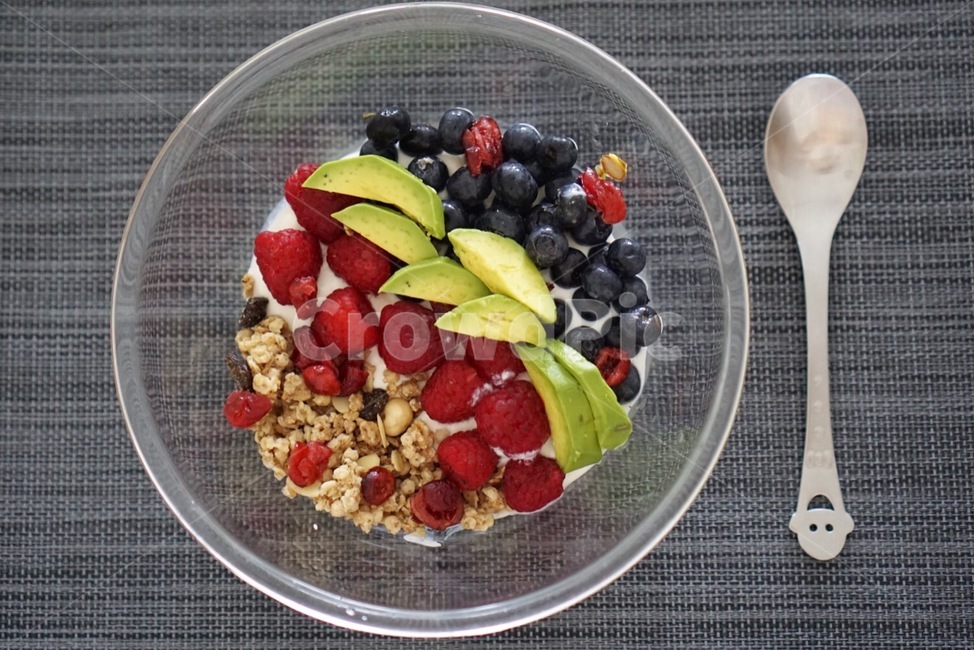 브런치,요거트,요거트볼,아보카도,블루베리,라즈베리,요구르트,뮤즐리,homemade,delicious,식사,음식,요리,건강식,아침식사,food,dish,cooking,혼밥,집밥,brunch,yoghurt,yogurt,avocado,blueberries,raspberries,숟가락,spoon