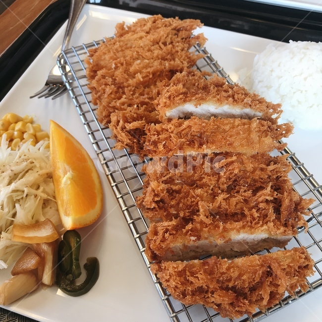 돈까스,일본식돈까스,돈가츠,porkcutlet,japaneseporkcutlet,donkatsu,음식,식재료,요리,food,cook,meal,dishes,food reserves,육류,고기,meat,일식,일본음식,일본요리,Japanese food,Japanese dishes,Japanese meal,Japanese cook