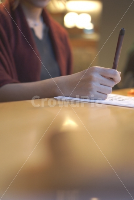 static,Hand holding a pen,handwriting,tranquil,calm,cafe,person,writing,calligraphy,writing hand,hand,hobby