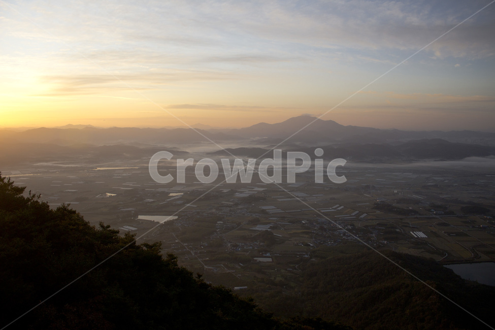 landscape,경치,nature,자연,outdoors,옥외,scenery,풍경,aerialview,조감도,flare,플레어,light,빛,새벽,산,농촌,안개,구름,자연,풍경,nature,landscape