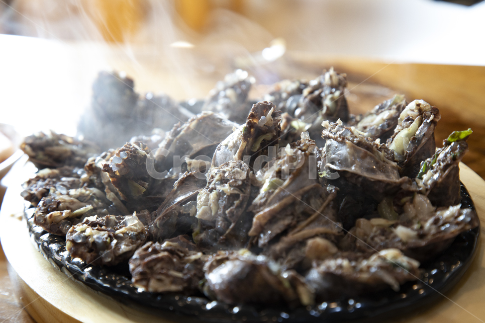 음식,생활,순대,한국전통음식,전통음식,내장,돼지,잡채,속,접시,뜨거운,맛있는,식감,익힌,판매,식탁,김,수증기,모락모락,음식,식재료,요리,food,cook,meal,dishes,food reserves