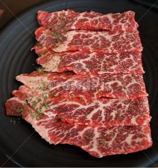 소고기,핏빛,마블링,빨간색,고기,다이어트,단백질,건강,외식,안주,먹방,술자리,먹거리,푸드,음식,육류,생고기,식재료,food,cook,meal,dishes,meat,한국음식,한국요리,koreanfood,koreandishes,쇠고기,신선한,식품,와규,국내산,요리,한우고기,한우,음식,식재료,요리,food,cook,meal,dishes,food reserves,육류,고기,meat