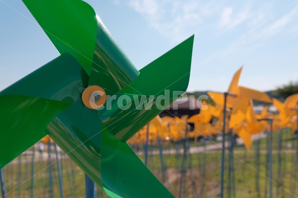 바람개비,언덕,하늘,초록,파란,경치,pinwheel,hill,field,sky,blue,green,landscape