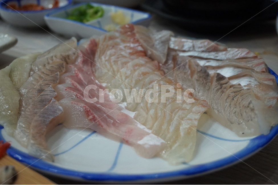 회,광어회,우럭,도다리,단백질,건강,다이어트,활어,물고기,fish,슬라이스,자르다,차리다,셋팅,set,정갈한,정리된,먹는,질감,투명,생선회,생선,바다,바닷가,먹다,스시,맛집,광어,맛있다,맛있는,cook,meal,dishes,수산물,해산물,fisheryproducts,seafood,날것,생것,싱싱한,신선한,참치,와사비,요리,모듬회,회모듬,음식,food,식재료,음식,식재료,요리,food,cook,meal,dishes,food reserves,수산물,해산물,fishery products,seafood