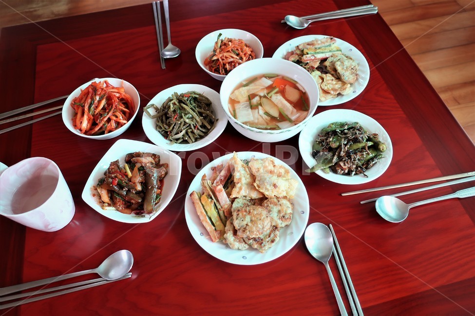 전통,한식,상차림,반찬,음식,김치,전,멸치볶음,백반,나물,수저,음식,식재료,요리,food,cook,meal,dishes,food reserves