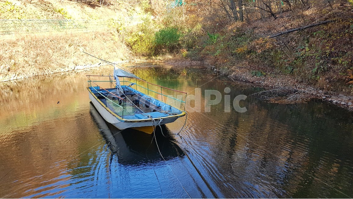 배,저수지,여행,돛단배,물,교통,교통수단,traffic,transportation,watercraft,선박,vehicle,차량