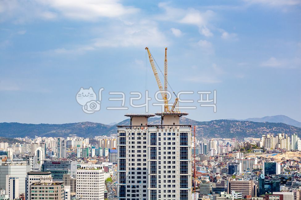 erection,crane,city,construction site,construct,heavy equipment,building,seoul,tower crane,high rise building,apartment,construction equipment