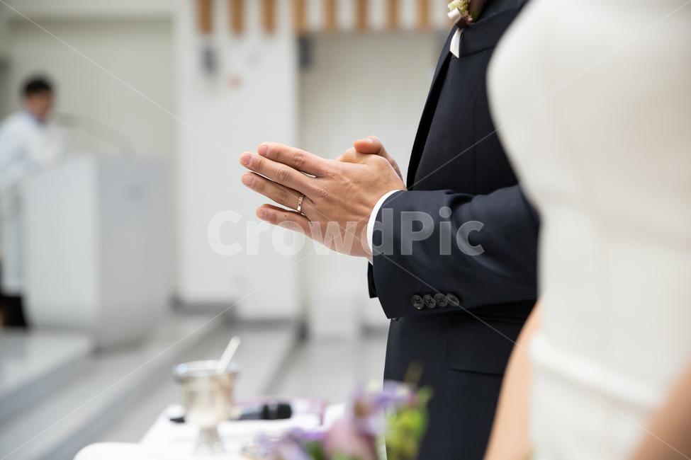 기도손,기도,손,결혼,결혼식,결혼반지,부부,성당결혼,성당,남편,신랑,예식,기념일,축하,anniversary,congratulation,celebrate,celebration