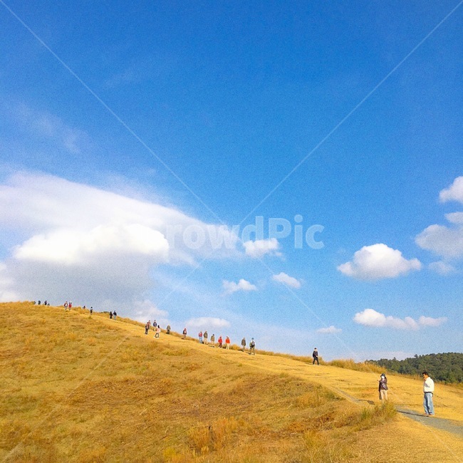 산,등산,구름,하늘,사람,가을,자연,풍경,들판,경사,person,자연,풍경,nature,landscape,slope,outdoors,옥외,grassland,목초지,field,들
