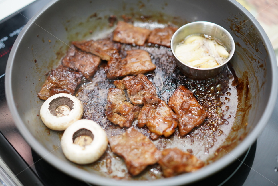 갈비,돼지갈비,육류,육식,구이,안주,먹거리,식사,음식,food,버섯,마늘,음식,식재료,요리,food,cook,meal,dishes,food reserves