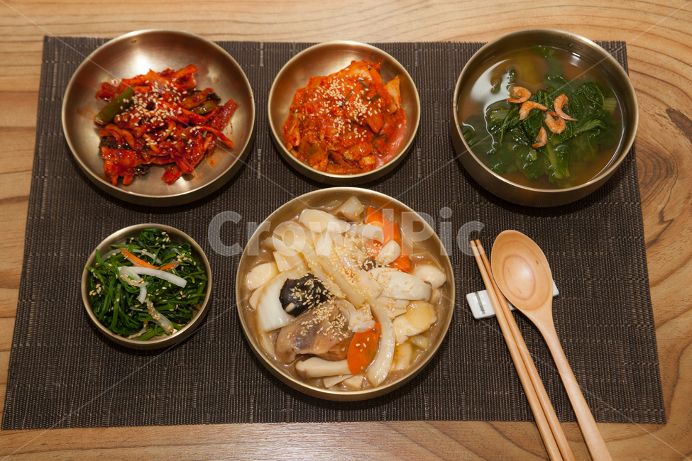 한식,음식,반찬,food,한국음식,먹거리,koreanfood,sidedishes,나물,국,김치,soup,kimchi,식탁,table,한끼,식사,meal,조림,무말랭이,시금치,아침,점심,저녁,breakfast,lunch,dinner,밥상,음식,식재료,요리,food,cook,meal,dishes,food reserves,한식,한국음식,한국요리,korean food,korean dishes,korean meal,korean cook