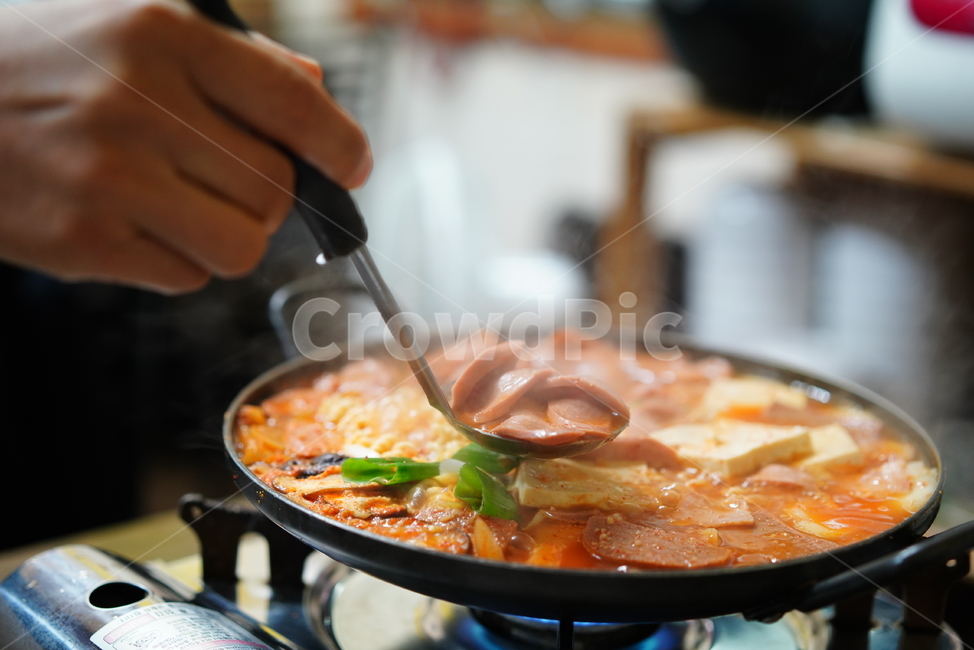 부대찌개,냄비,한식,먹거리,음식,국물,술안주,food,찌개,햄,식사,요리,음식,식재료,요리,food,cook,meal,dishes,food reserves,한식,한국음식,한국요리,korean food,korean dishes,korean meal,korean cook