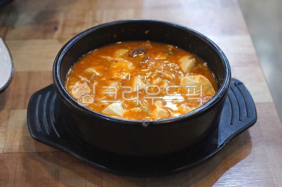 ,soup,koreancuisine,Tofu Stew,softtofustew,spicystew,sundubujjigae