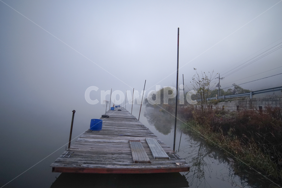 낚시터,부교,다리,호수,안개,물안개,폴,파잎,새벽,낚시,자연,풍경,nature,landscape,water,물,waterfront,워터 프론트,port,포트,pier,교각