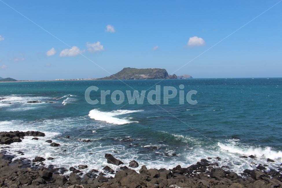 제주도,섭지코지,성산일출봉,바다,하늘,파도,자연,풍경,nature,landscape,한국자연풍경,한국자연경관,korea nature landscape,제주도,jeju,jeju island,promontory,곶,water,물,sea,outdoors,옥외,ocean,대양,shoreline,해안선,land,땅