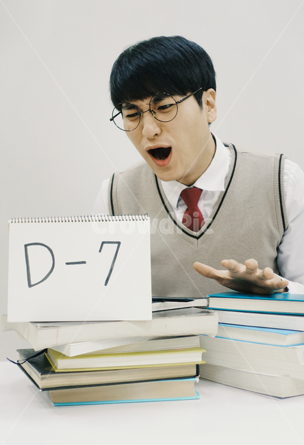 학교,시험,수능,학생,고등학생,남고생,고등학교,교복,test,고민,진로,수능시험,대입,입시,공부,수업,학업,사람,인물,인간,human,person,얼굴표정,facial expression,face,남성,남자,man,male,감정표현,기분,feeling,emotion,교육,학교,공부,education,learning,study,school