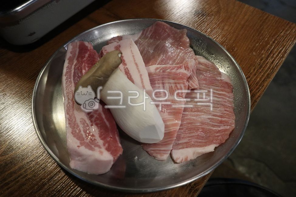 삼겹살,새송이,새송이버섯,항정살,냉장삼겹살,고기,돼지고기,생삼겹살,생항정살,국내산돼지고기