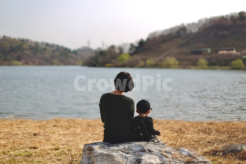 호수,봄,모자,아기,27개월,엄마,공원,뒷모습,자연,산책