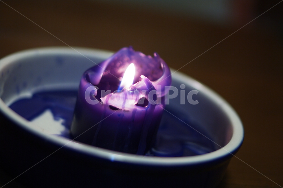 candle,양초,촛불,보라색촛불,불빛,녹는초,아련함,따스함,사물,물건,오브젝트,thing,object,matter